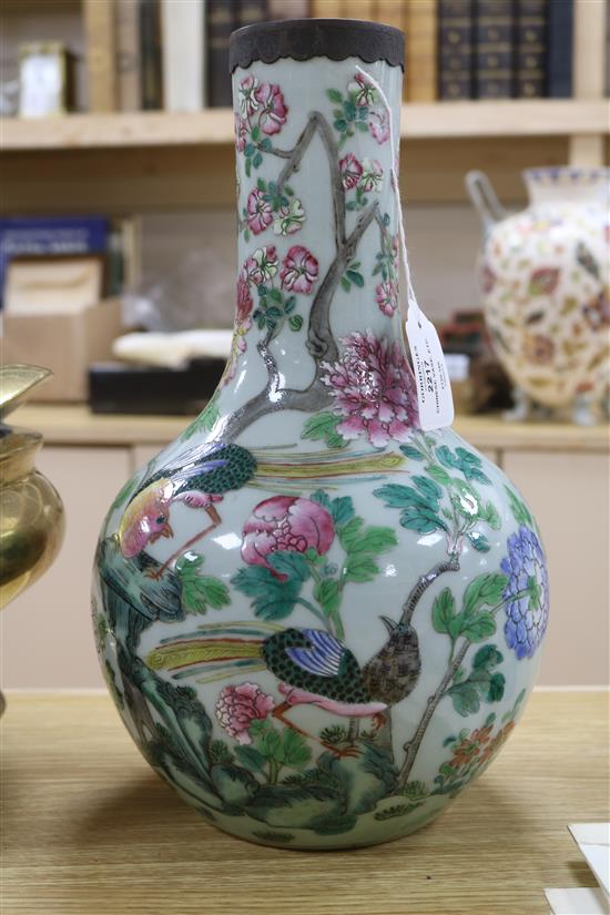 A Chinese famille rose bottle vase, an Export bowl and a blue and white pot